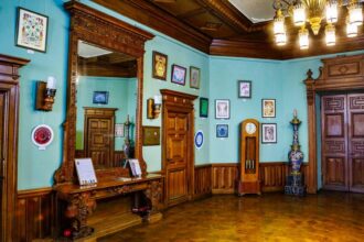 Анжела Юрківська: виставка витинанкового живопису